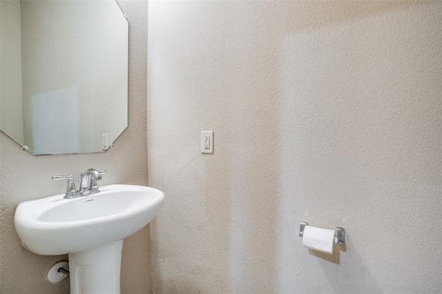 Building Photo - 209 Red Hawk Pl