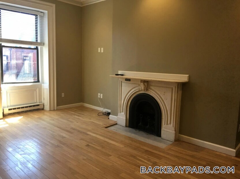 Building Photo - 113 Beacon St