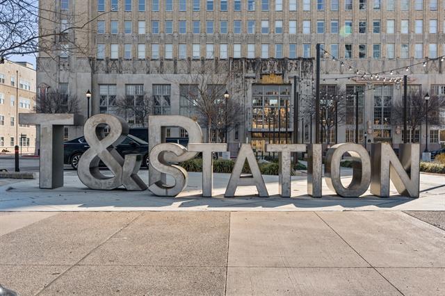 Building Photo - 201 W Lancaster Ave