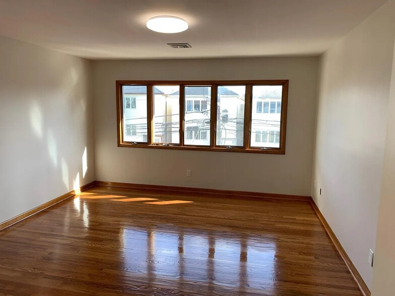 Building Photo - 150 Chestnut St