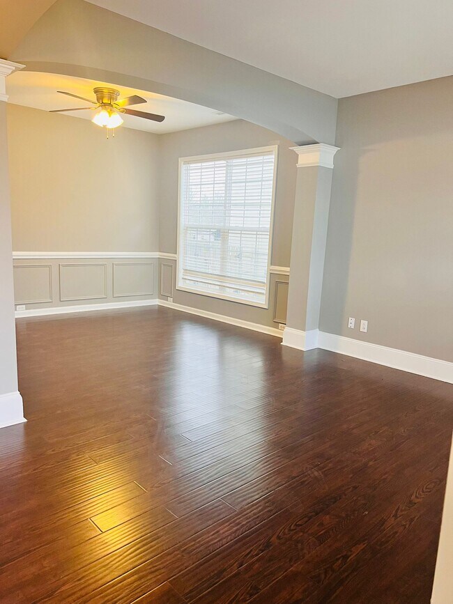 Building Photo - 105 Charing Pl