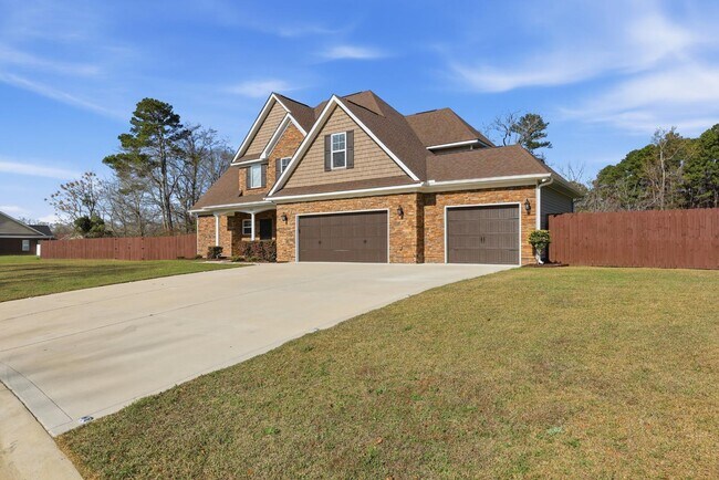 Building Photo - 206 Leland Ln