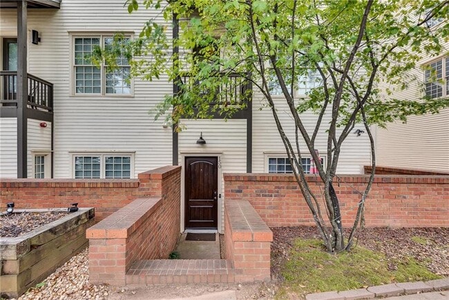 Building Photo - 3371 Dogwood Dr