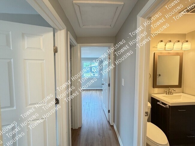 Building Photo - 132 Denrose Dr