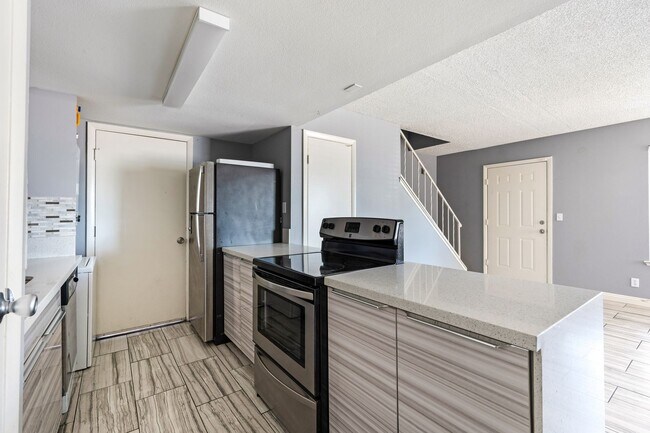 Building Photo - 1372 Lorilynn