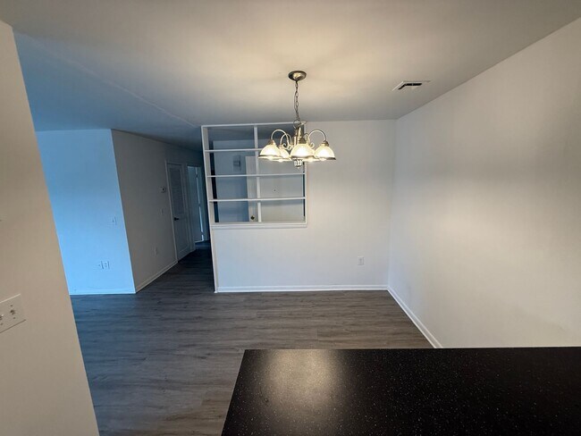 Building Photo - Well Maintained condo in East Charlotte!