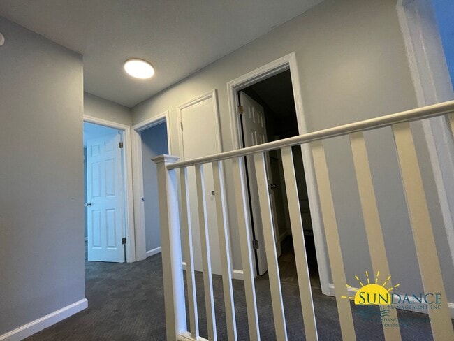 Building Photo - Quaint 3 Bedroom Townhouse in Shalimar