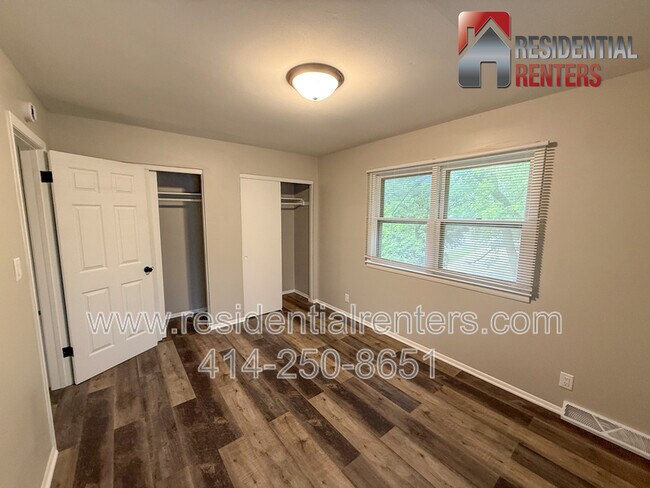 Building Photo - 5826 N 117th St