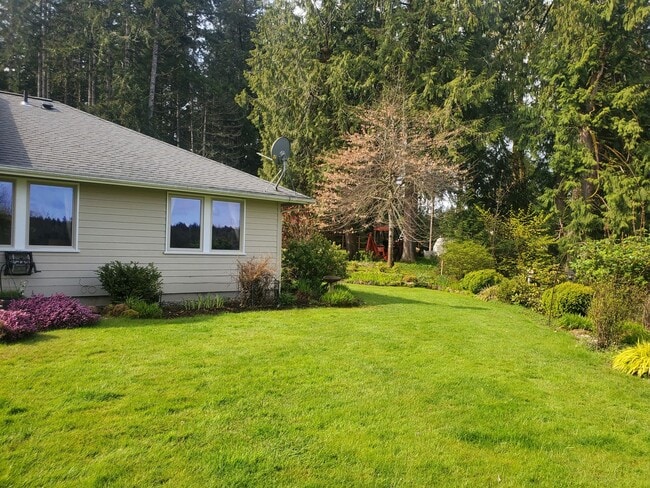 Building Photo - Beautiful home over the Hammersley Inlet