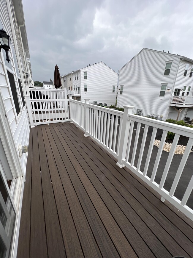 Building Photo - 25 Jessop Ln