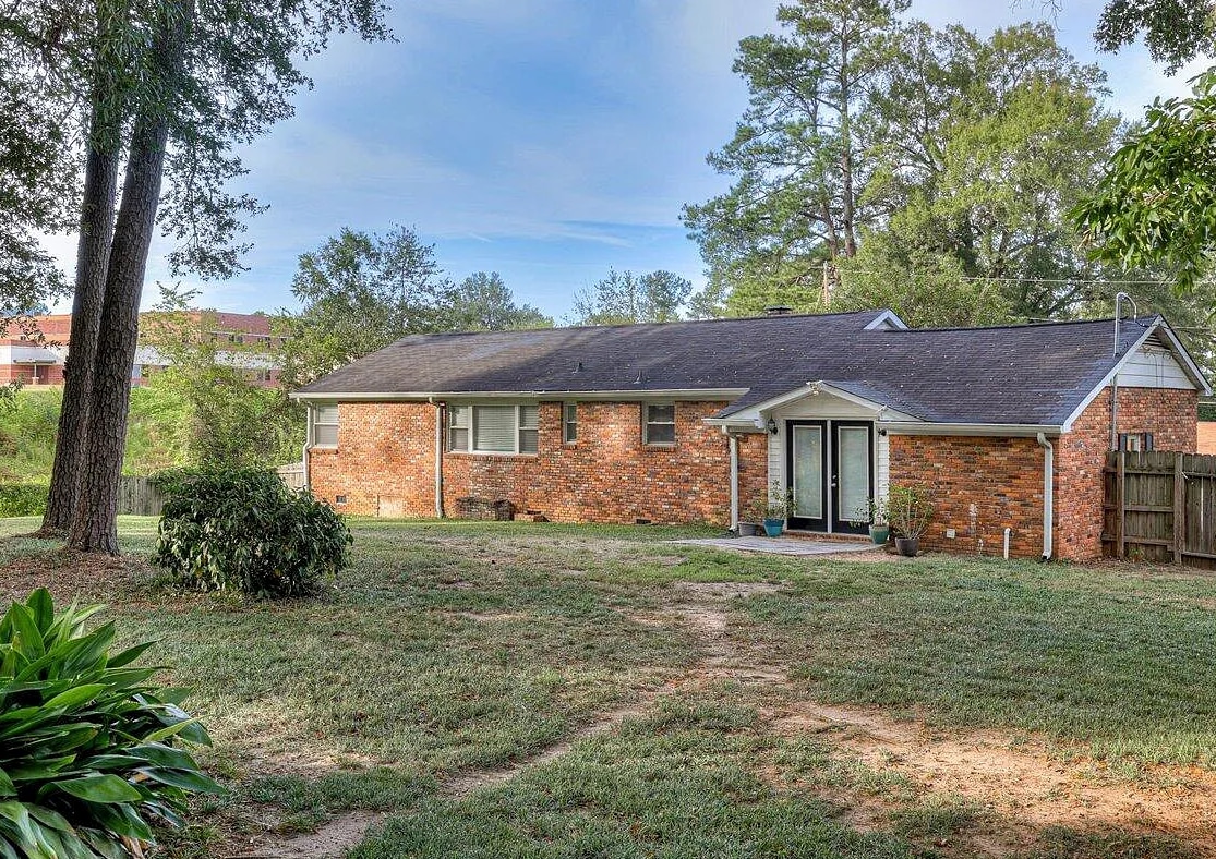 Building Photo - 2434 Brentwood Pl