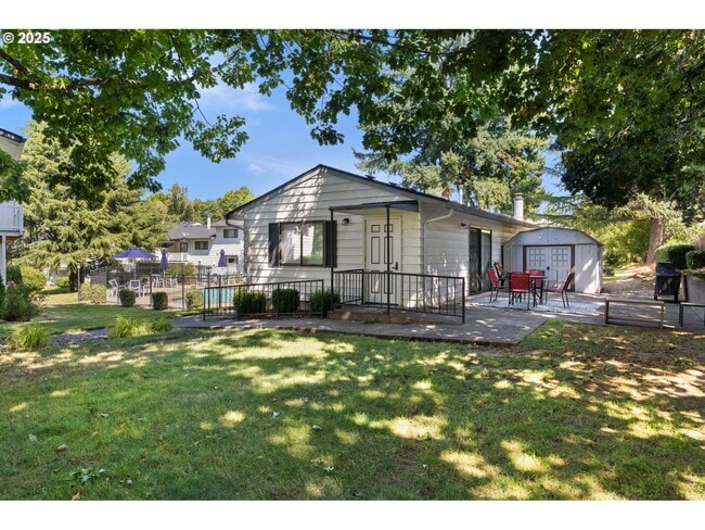 Building Photo - Bright and Open 1,638 SqFt Home Featuring Fireplace, Updated Kitchen & Scenic Outdoor Views ***Wa...