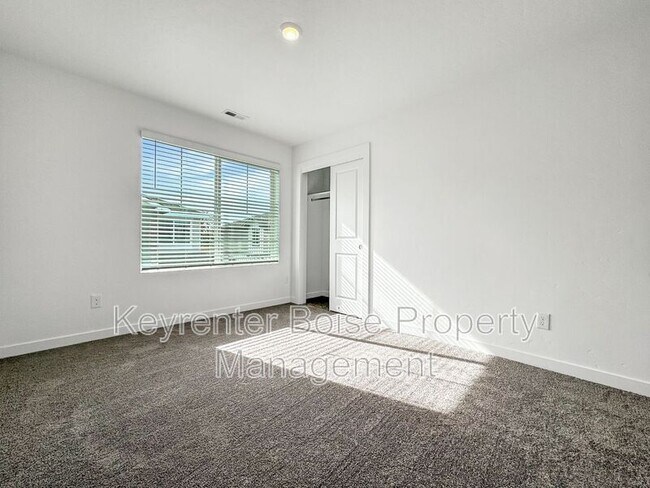 Building Photo - 4212 W Cirrus Ln