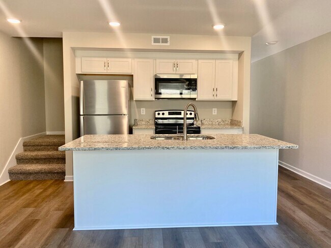 Building Photo - 943 Center Rd