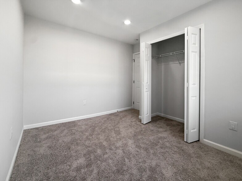 Room 3 - 1344 Barnaby Ter SE