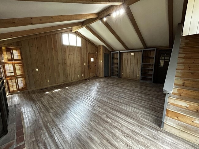 Building Photo - 101 E Lewis Rd