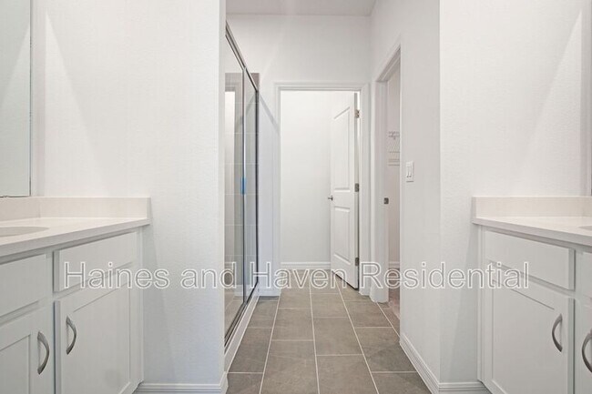 Building Photo - 1315 Normandy Dr