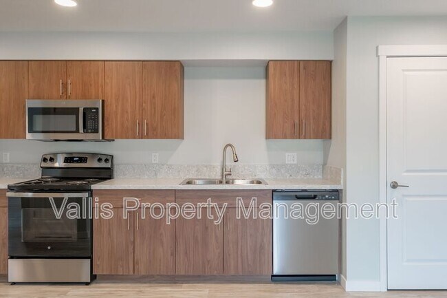 Building Photo - 13001 S Crompton Lane