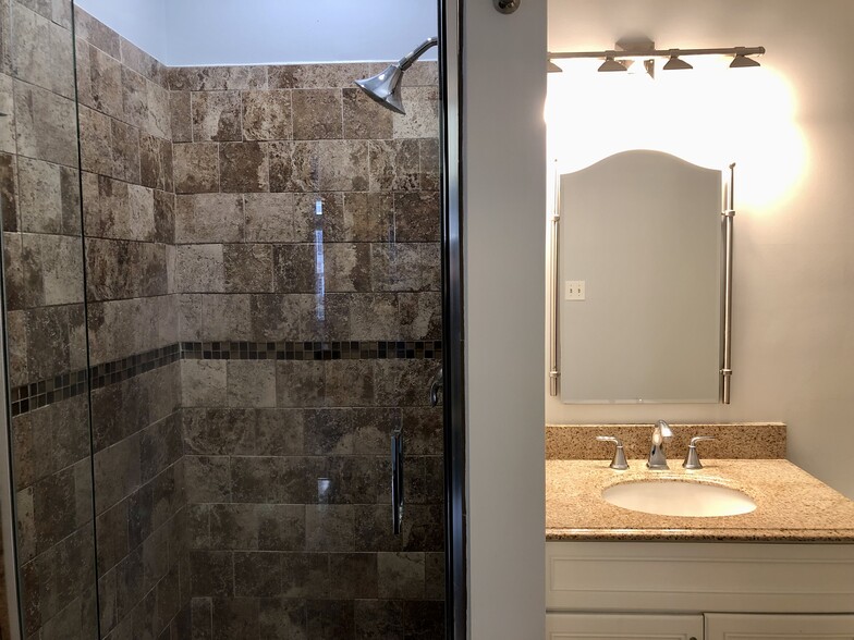 Tiled Separate Shower - 9413 Groffs Mill Dr