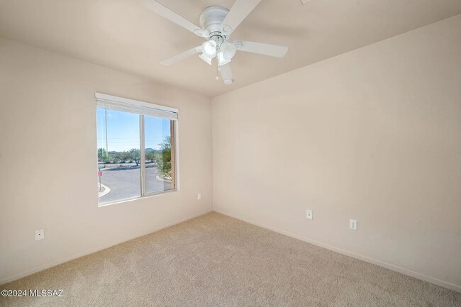 Building Photo - 4 bed/3bath in desirable Paseo Del Rio Community