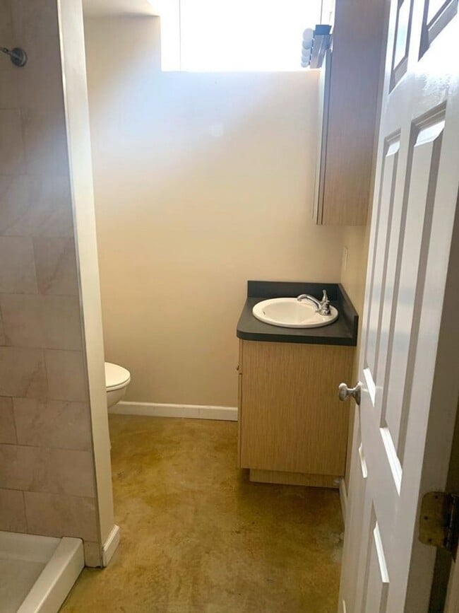 Building Photo - 72 Frankfort St