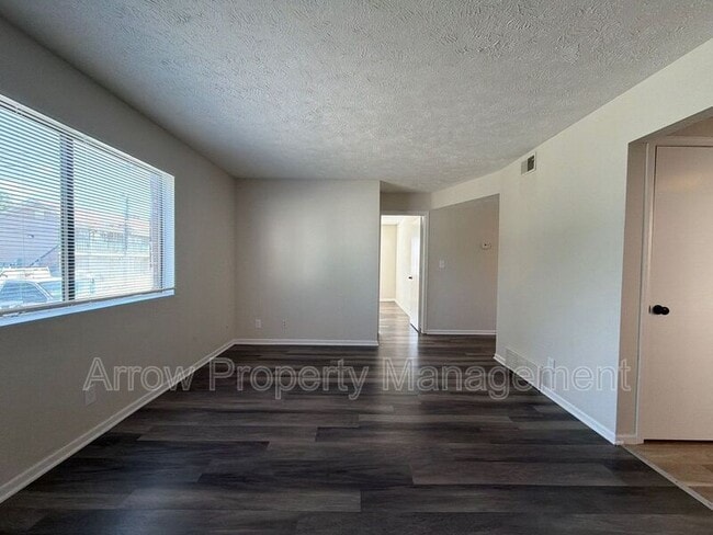 Building Photo - 922 A St