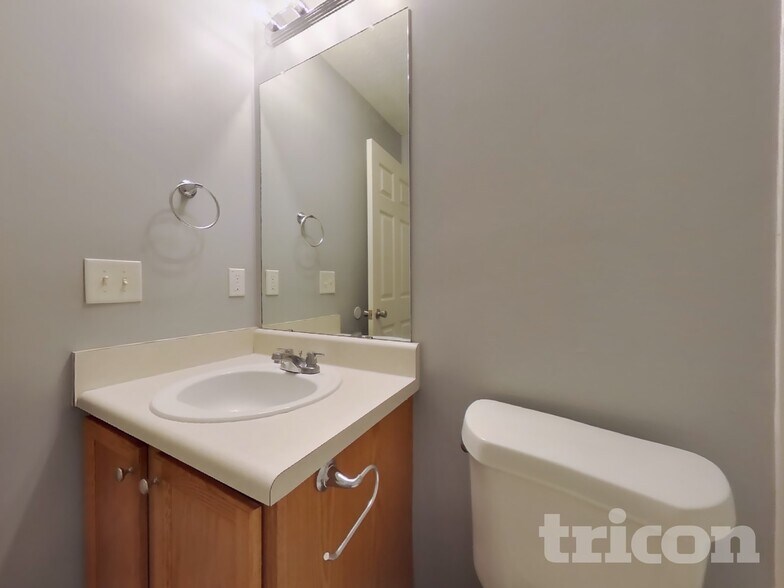 Building Photo - 220 Arbor Creek Dr