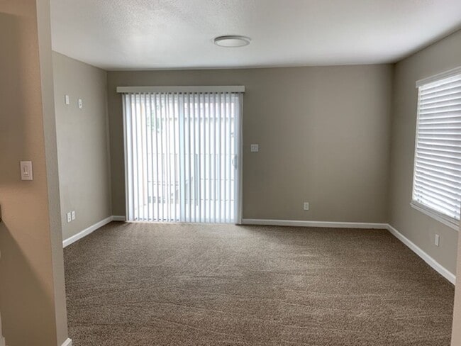 Building Photo - 10801