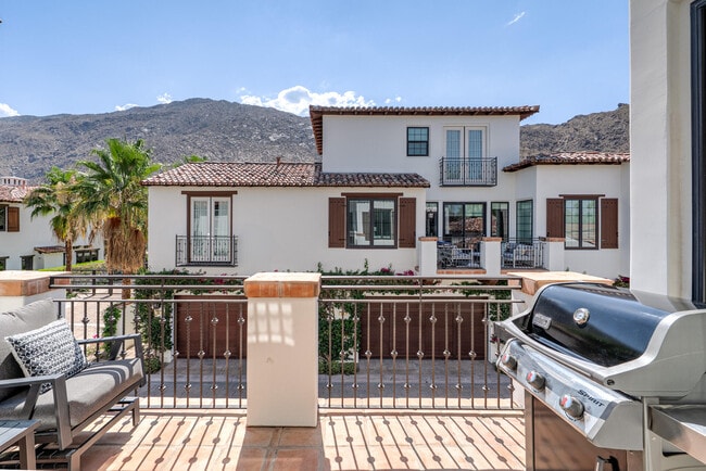 Building Photo - 233 Calle La Soledad