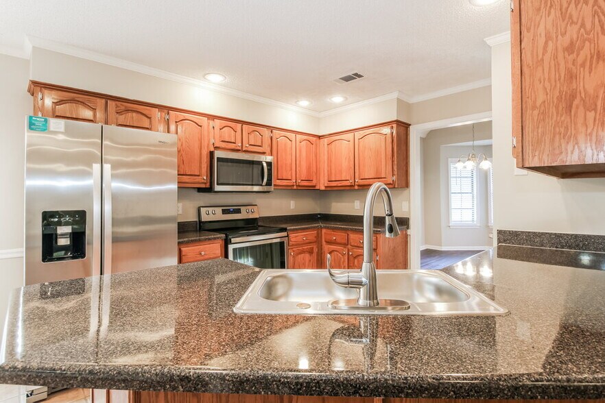 Building Photo - 3549 Earlynn Dr