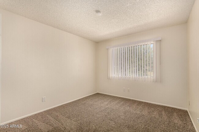 Building Photo - 5940 N 48th Ln