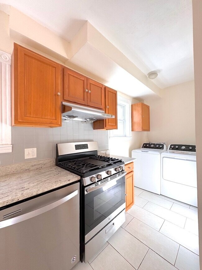 Building Photo - 59 Judson St
