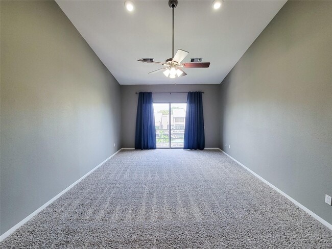 Building Photo - 18309 Sandy Cove Dr