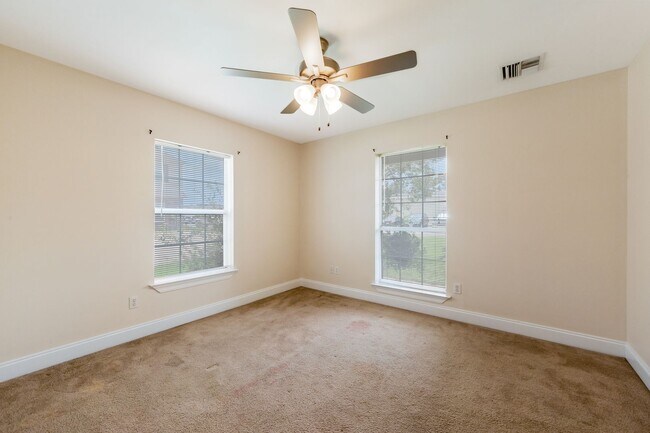 Building Photo - 3 BDRM HOUSE OFF ALBERTSON PKWY