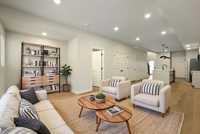 Building Photo - Oak Ridge Falls Townhomes - with unfinished basement!