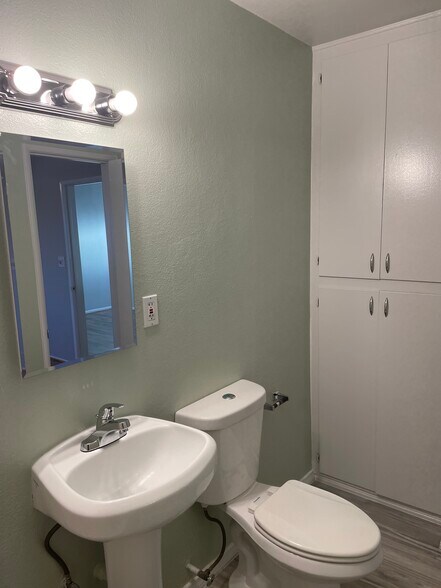 Building Photo - 3918 Christina Rd