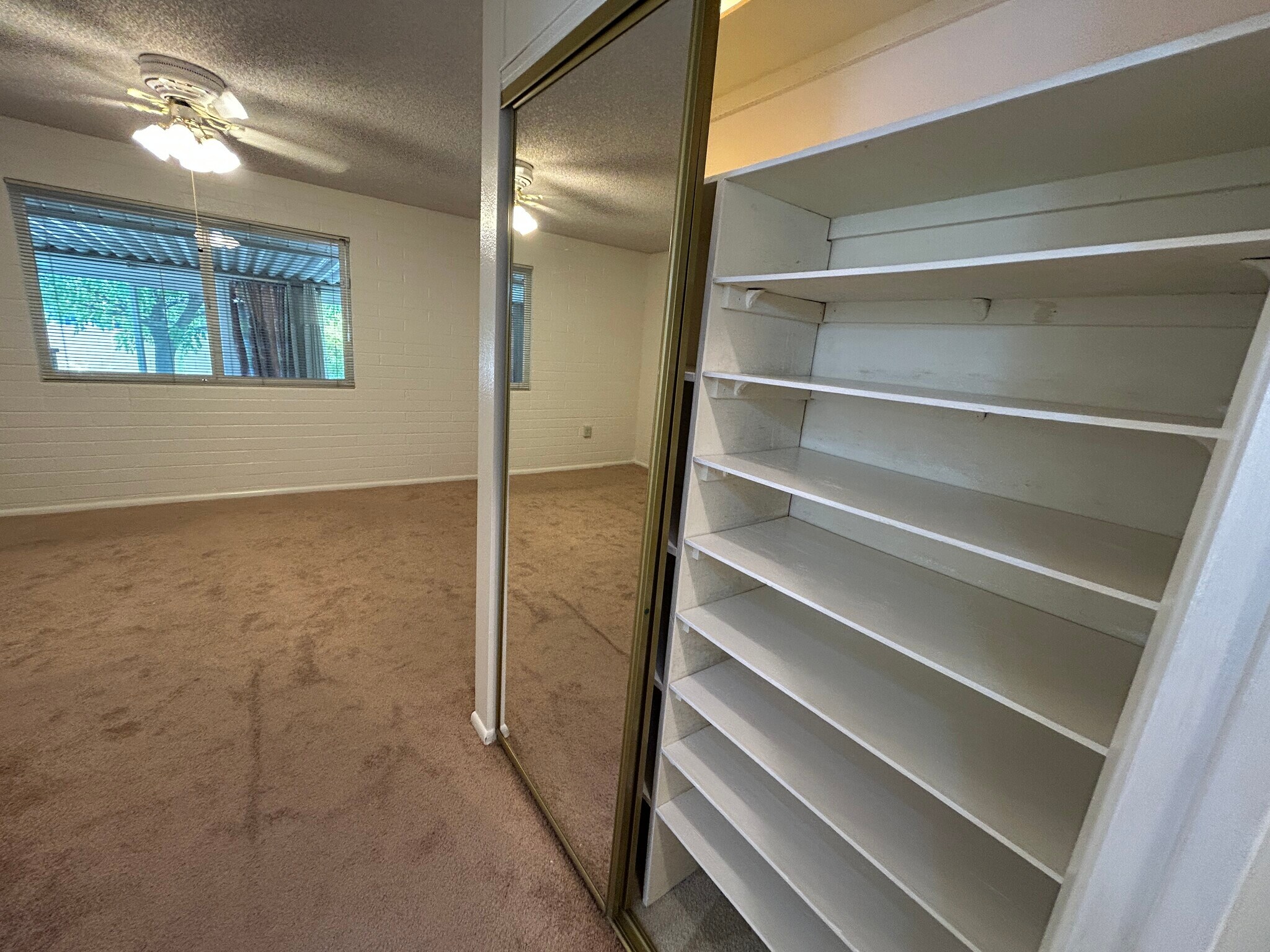 Building Photo - 10615 W Cheryl Dr