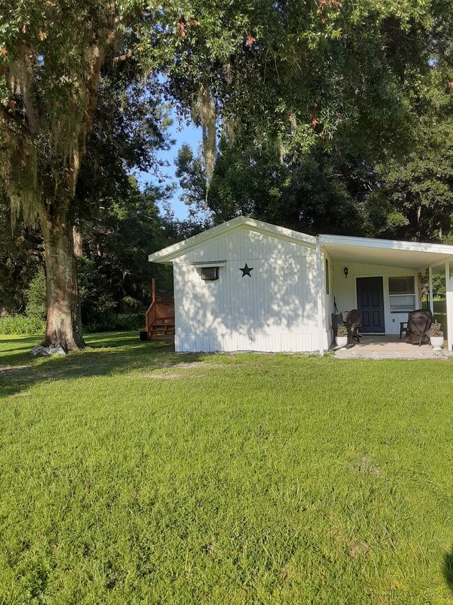 Building Photo - Adorable 2 Bedroom Mobile