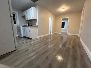 Building Photo - 725 16th Ave NW