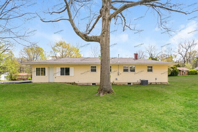 Building Photo - 12050 Mignon Dr