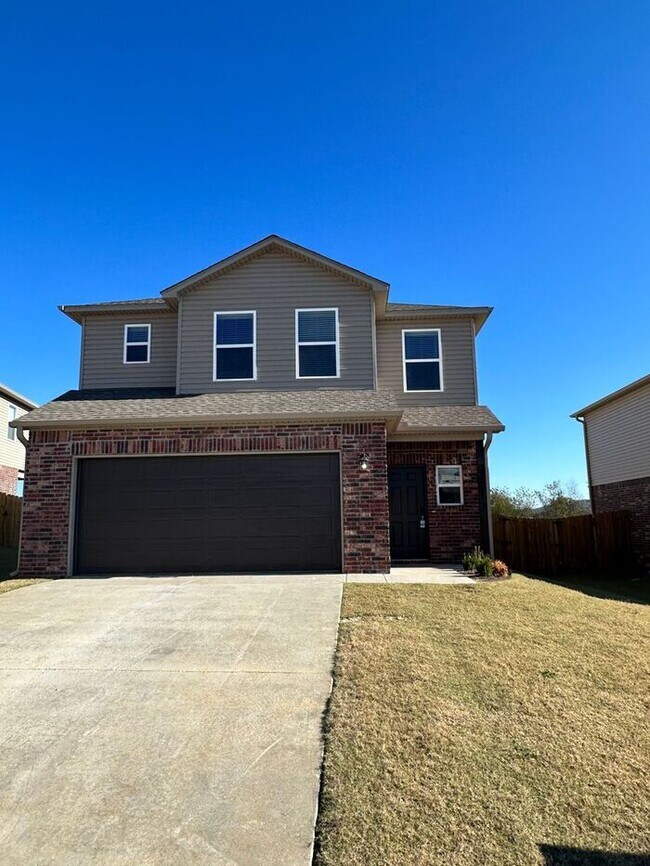 Building Photo - Fire Up Summer! Get a FREE Blackstone Grill if You Sign by July 15 | 3 Bed, 2.5 Bath Home in Farm...