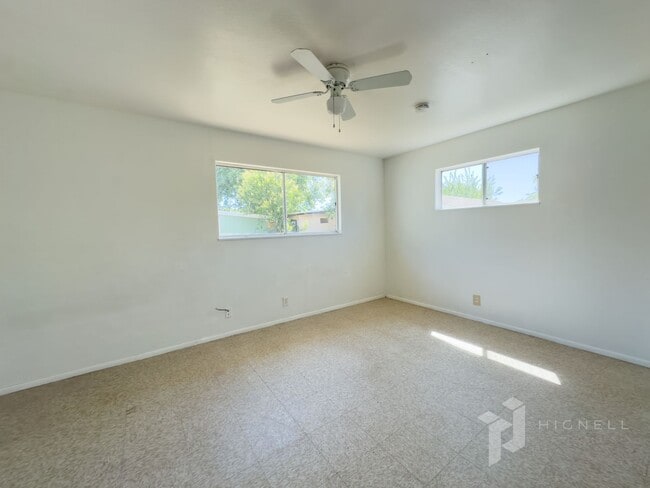 Building Photo - 3 Bedroom Oroville Home with garage and SHOP!