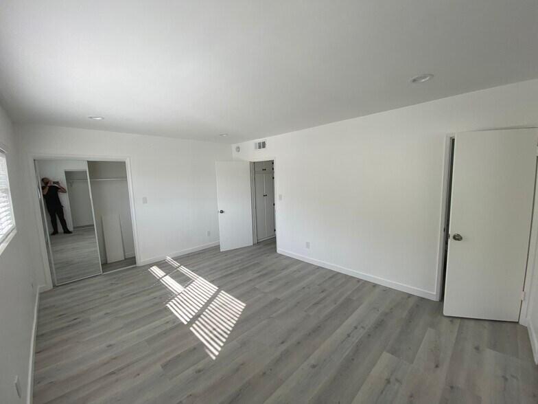 Building Photo - 1330 N Sweetzer Ave