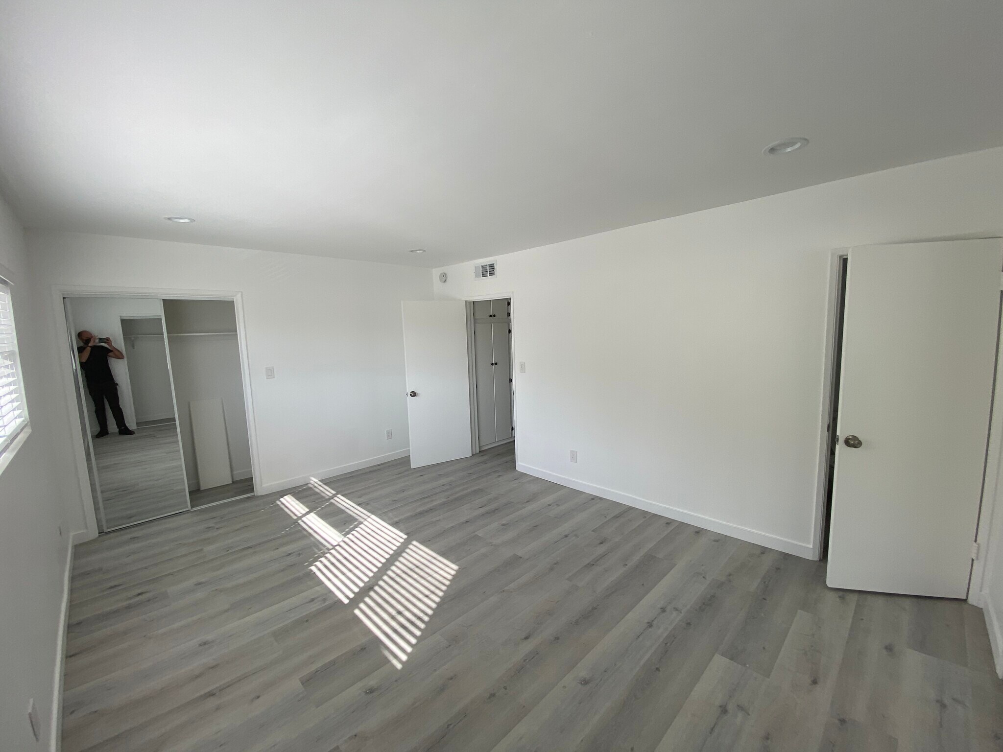 Building Photo - 1330 N Sweetzer Ave