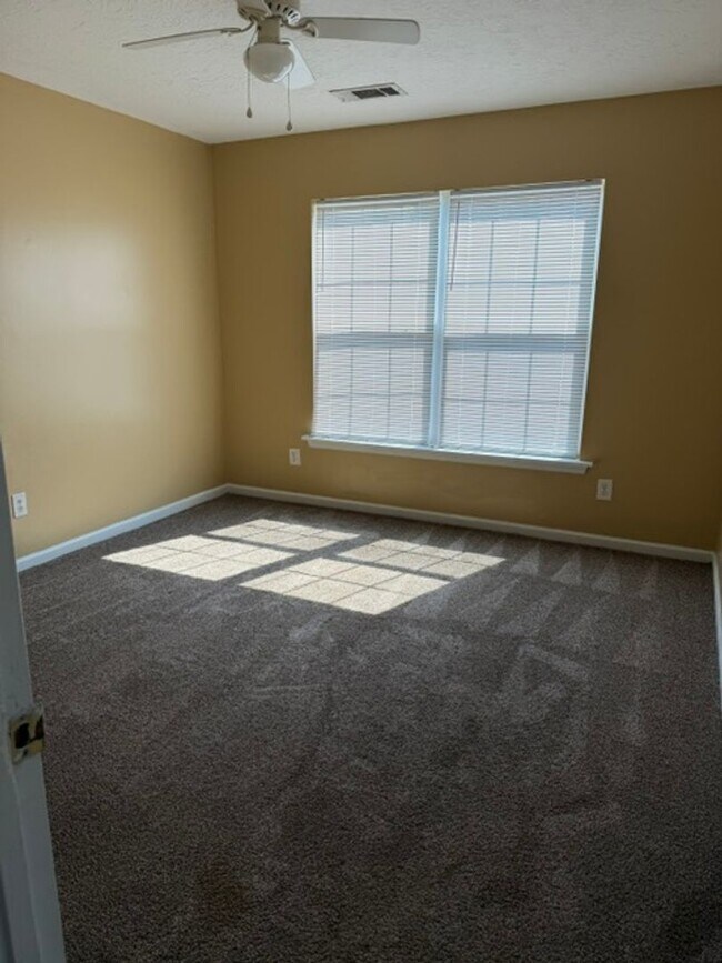 Building Photo - 1832 Heathers Way