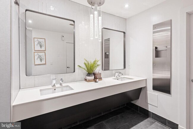 Building Photo - 5824 Inman Park Cir