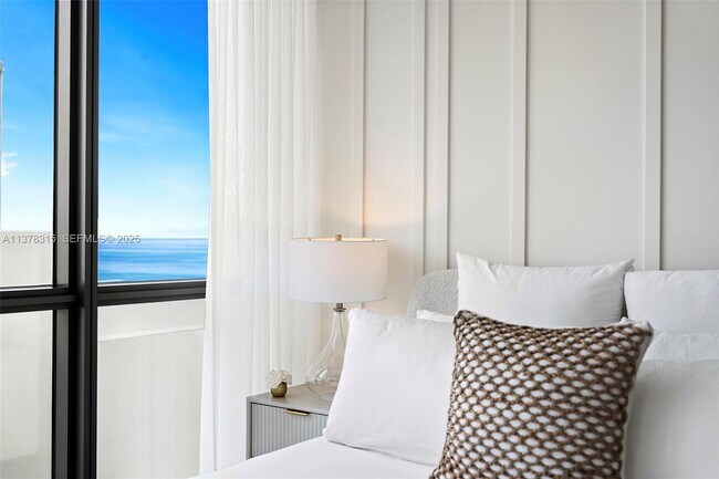 Building Photo - 2201 Collins Ave