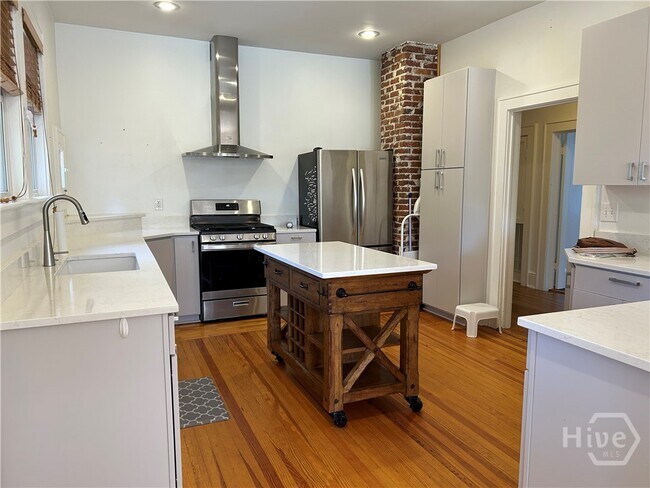 Building Photo - 1106 E 51st St