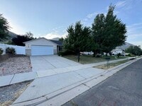 Building Photo - 4 Bedroom 2 1/2 Bath Home Oversized 2 Car Garage. Dog Friendly