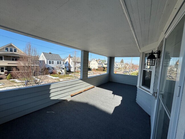 Building Photo - 2121 Wyandotte Ave